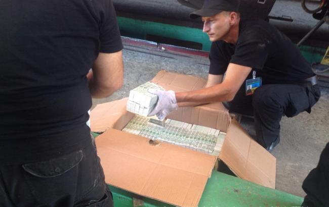 В Іллічівському порту прикордонники викрили канал переміщення акцизних марок