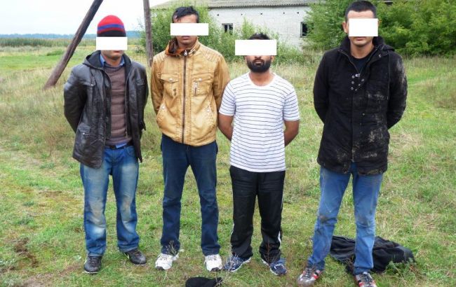 Прикордонники на кордоні з Білоруссю затримали нелегалів з Пакистану