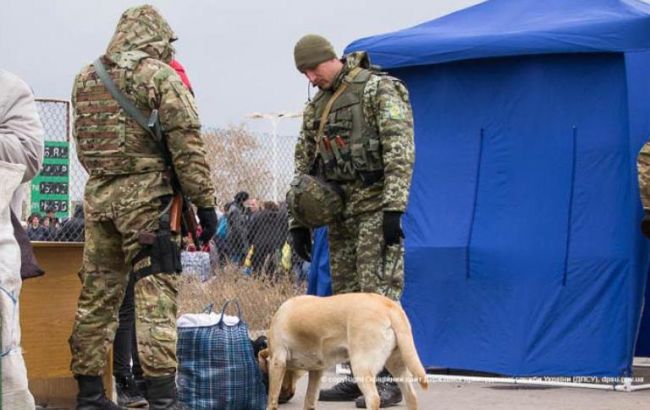 За первый день через пункт пропуска в Станице Луганской прошло 500 человек