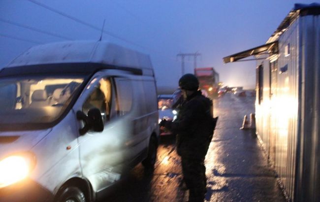 Боевики ночью обстреляли КПВВ "Марьинка"