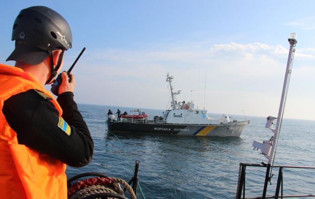 В Бердянске необустроенное судно незаконно перевозило 60 детей