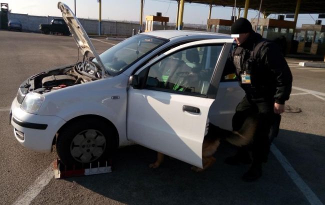 Пограничники обнаружили два автомобиля, которые числились в базе данных Интерпола