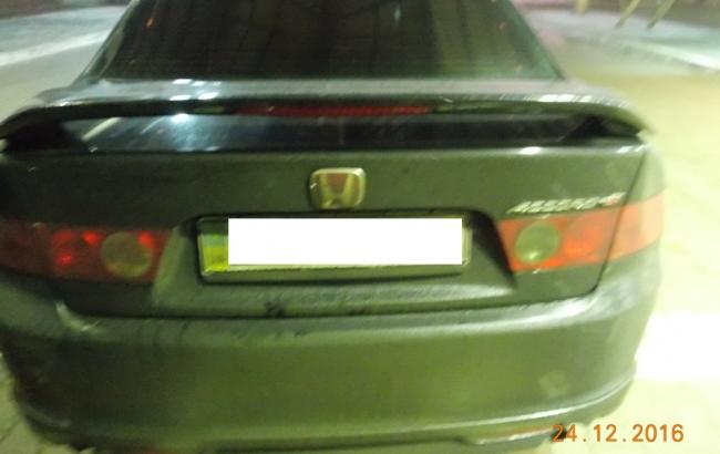 Прикордонники затримали розшукуваного Інтерполом українця й іномарку