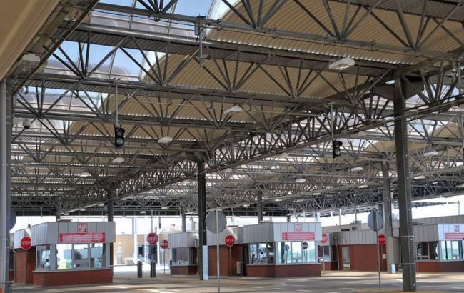 Украина и Польша продлили на полгода пересечение границы в Угринове в пешем порядке