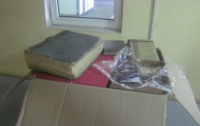 Прикордонники затримали росіянина зі старовинними книгами й нагородами