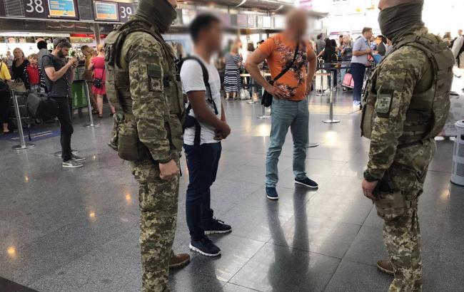 В аэропорту "Борисполь" правоохранители задержали организатора торговли людьми