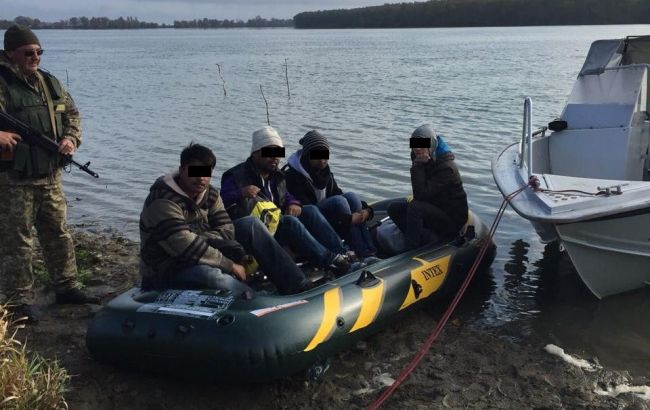 Пограничники задержали на реке Дунай 3 граждан Пакистана и украинца