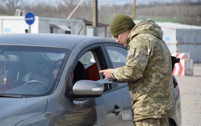 КПВВ на Донбассе за сутки пересекли почти 40 тыс. человек