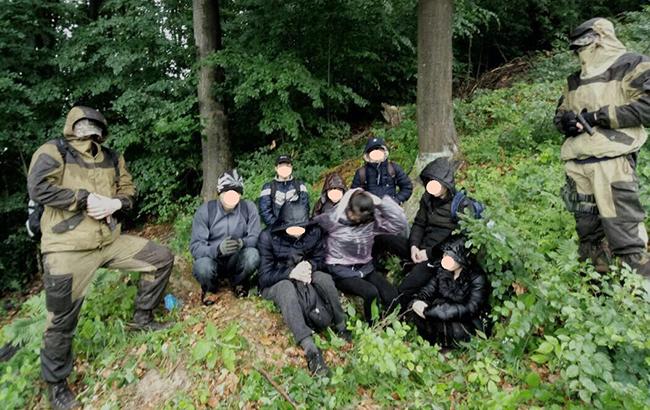 На Закарпатті затримали дев’ятьох нелегалів