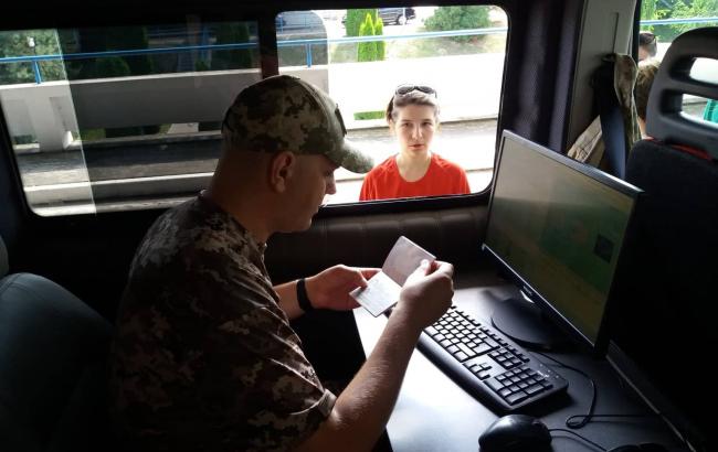 КПВВ на Донбасі за добу перетнули майже 50 тис. осіб