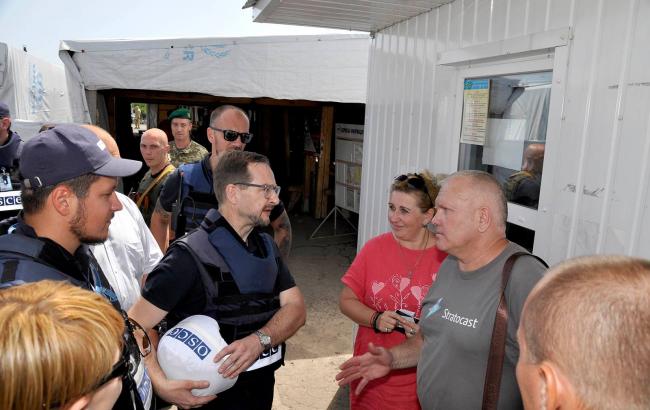 Пункты пропуска на Донбассе за сутки пересекли более 45 тыс. человек