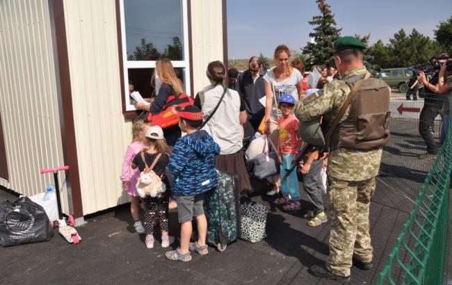 Пункты пропуска на Донбассе за сутки пересекли более 26 тыс. человек