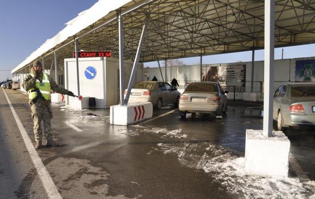 Пункты пропуска на Донбассе за сутки пересекли более  27 тыс. человек