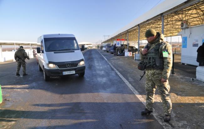 На Донбассе сократился поток через пункты пропуска