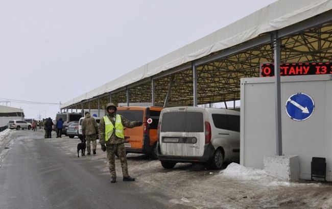 Пункты пропуска на Донбассе за сутки пересекли почти 28 тыс. человек