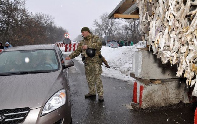 Пункты пропуска на Донбассе за сутки пересекли 35 тыс. человек