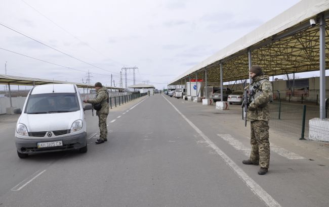 Пункты пропуска на Донбассе за сутки пересекли более 35 тыс. человек