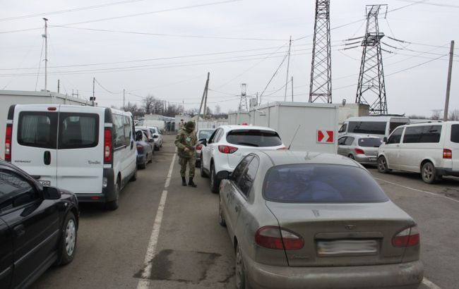 Пункты пропуска на Донбассе за сутки пересекли 43 тыс. человек