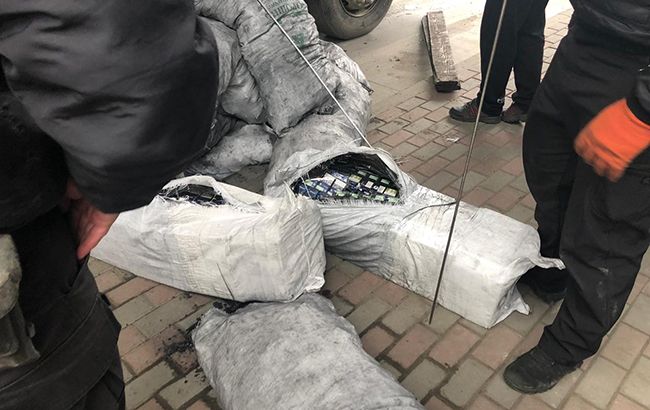 У Чернівецькій області вилучили одну з найбільших партій контрабандних сигарет