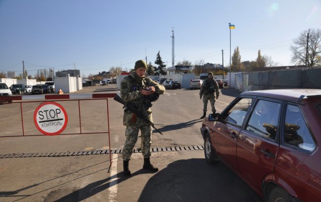 На Донбассе в КПВВ в очередях застряли более 300 автомобилей