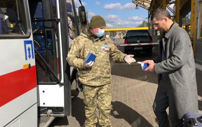За добу в Україну повернули близько 4,5 тисяч українців, які застрягли на кордоні
