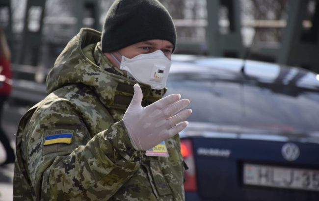 На границе Украины госпитализировали украинца с повышенной температурой