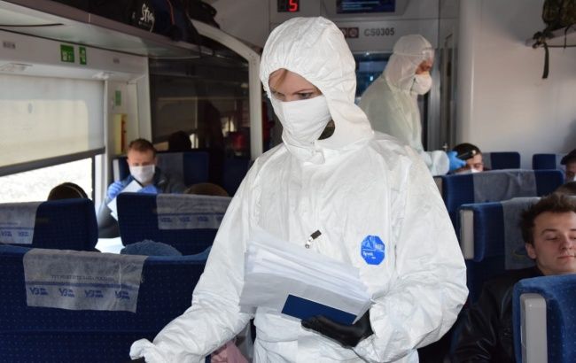 Понад півтисячі українців повертаються спецпотягом з Польщі