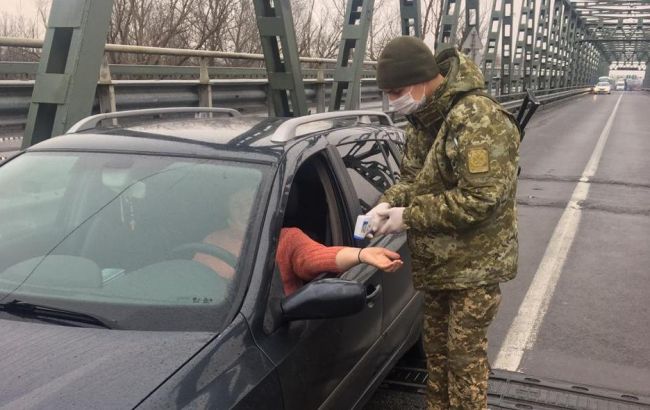 Українці масово повертаються до країни за кілька годин до закриття кордонів