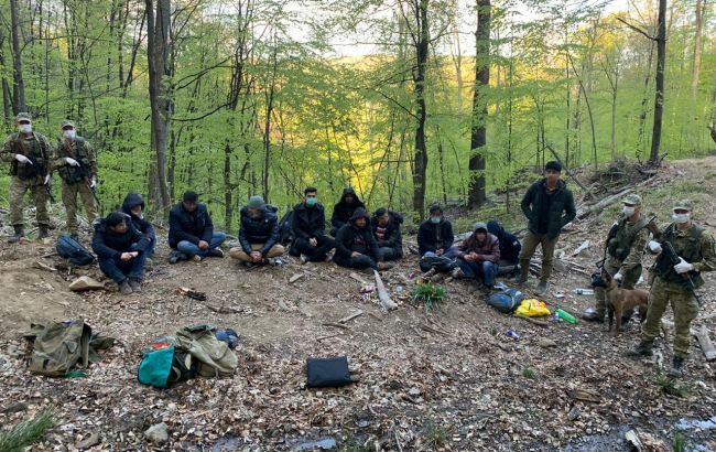 В Закарпатской области со стрельбой задержали нелегалов