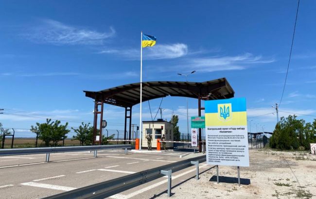 Відновили роботу всі пункти пропуску з окупованим Кримом