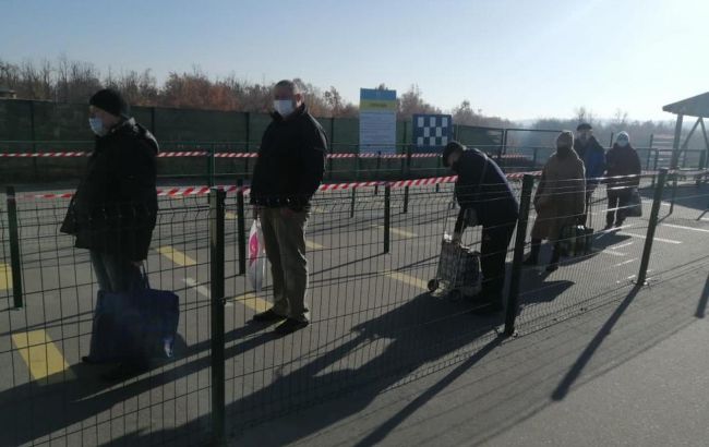 На Донбассе фактически работают только два КПВВ, - Госпогранслужба