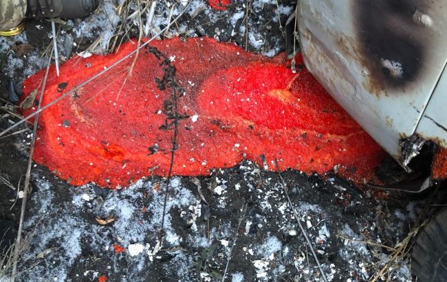 На границе с Россией контрабандисты попали в ров и сожгли автомобиль