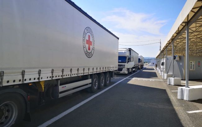 Бойовики на четвертий день пропустили гуманітарну колону через КПВВ "Щастя"