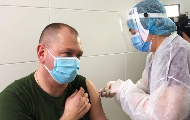 Глава Госпогранслужбы Украины получил прививку от COVID-19