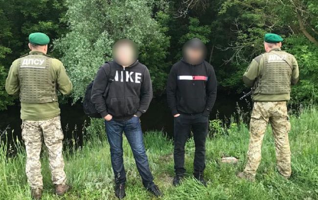 Незаконно переплыли границу, чтобы отдохнуть в Одессе: пограничники задержали двух россиян
