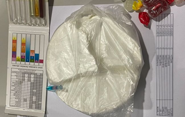 Ховав наркотики в коробці з цукерками: в аеропорту "Бориспіль" затримали громадянина Латвії
