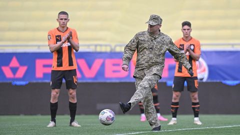 Матч Кубка Украины по футболу открыл защитник Мариуполя Роман Мещеряков: фото