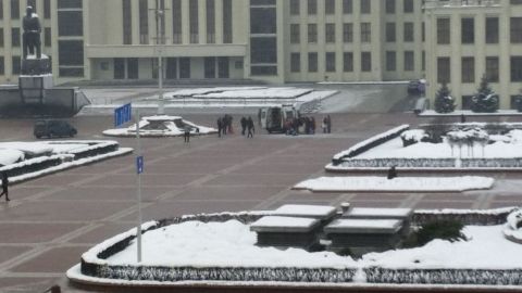 Біля Будинку уряду в Мінську чоловік скоїв самопідпал