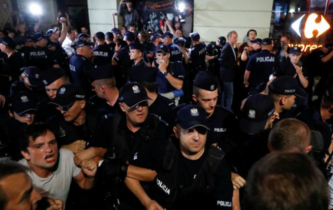 В Польше полиция использовала слезоточивый газ против демонстрантов