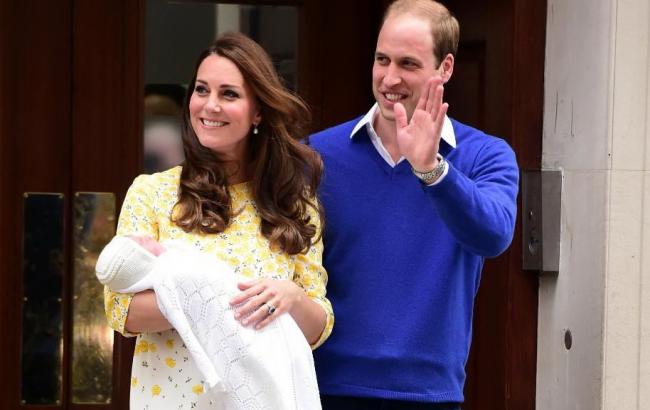 Кейт Миддлтон и принц Уильям показали новорожденную дочь