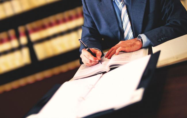 Під шум полювання за "грошима Януковича" зручно зводити старі рахунки, - юрист