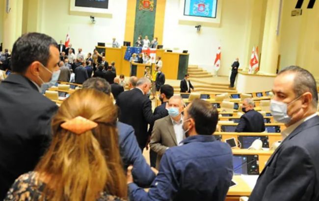 В парламенте Грузии произошла драка