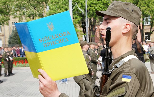 Воинское приветствие "Слава Украине" закрепят отдельным приказом