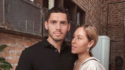 Наш кабанчик: Холостяк-9 Добринін і його обраниця розчулили підрослим кошеням-"дитиною"