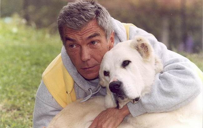 Известный российский телеведущий испугал болезненным внешним видом