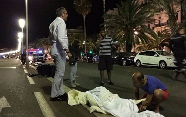 В результате теракта в Ницце погибли 77 человек, 100 ранены