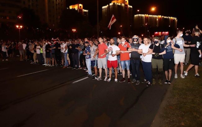 Парламент Білорусі назвав адекватними дії ОМОНу проти демонстрантів