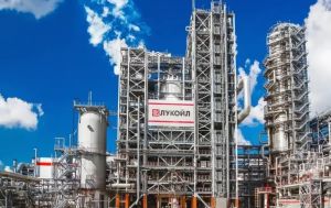 Четвертий за величиною НПЗ Росії зупиняє переробку нафти після атаки дрона, - Reuters