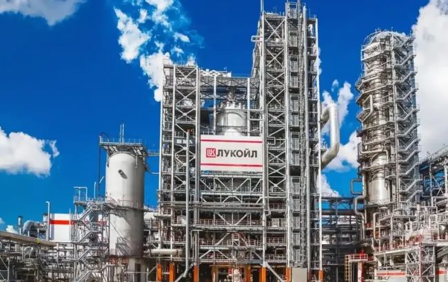 Четвертий за величиною НПЗ Росії зупиняє переробку нафти після атаки дрона, - Reuters