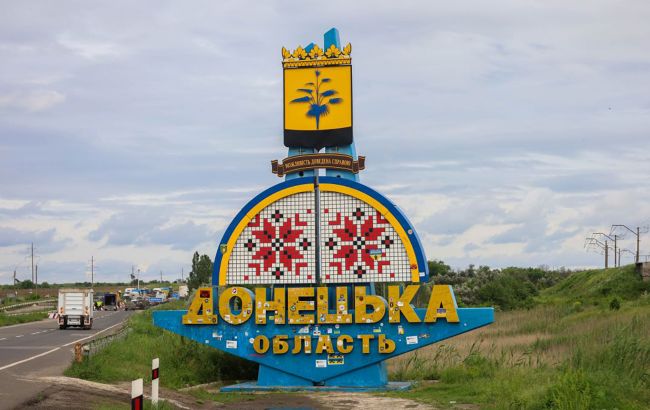 "Уничтожили историю". Донецкую стелу с надписями военных закрасили: украинцы возмущены